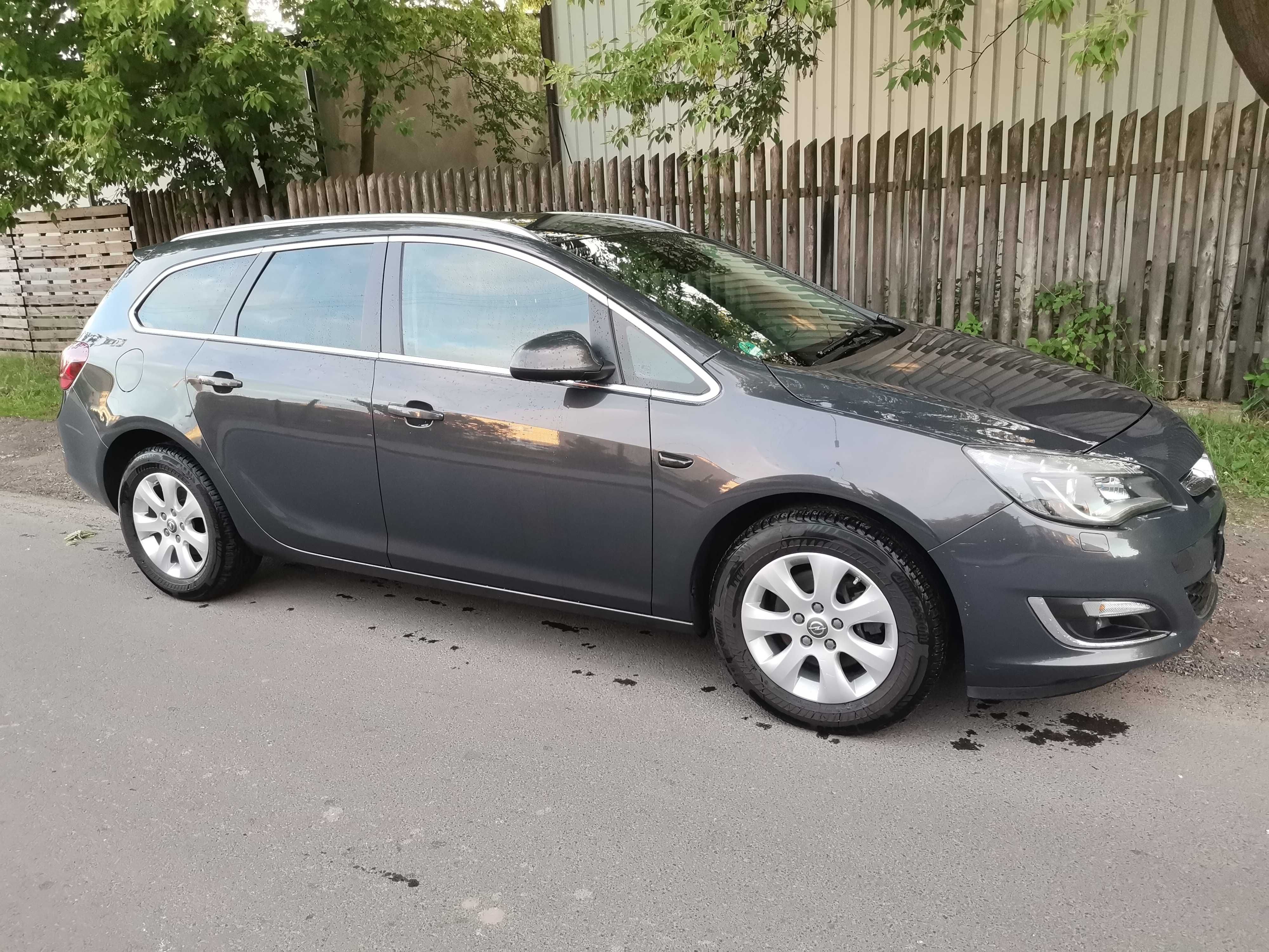 Opel Astra IV 2015 rok