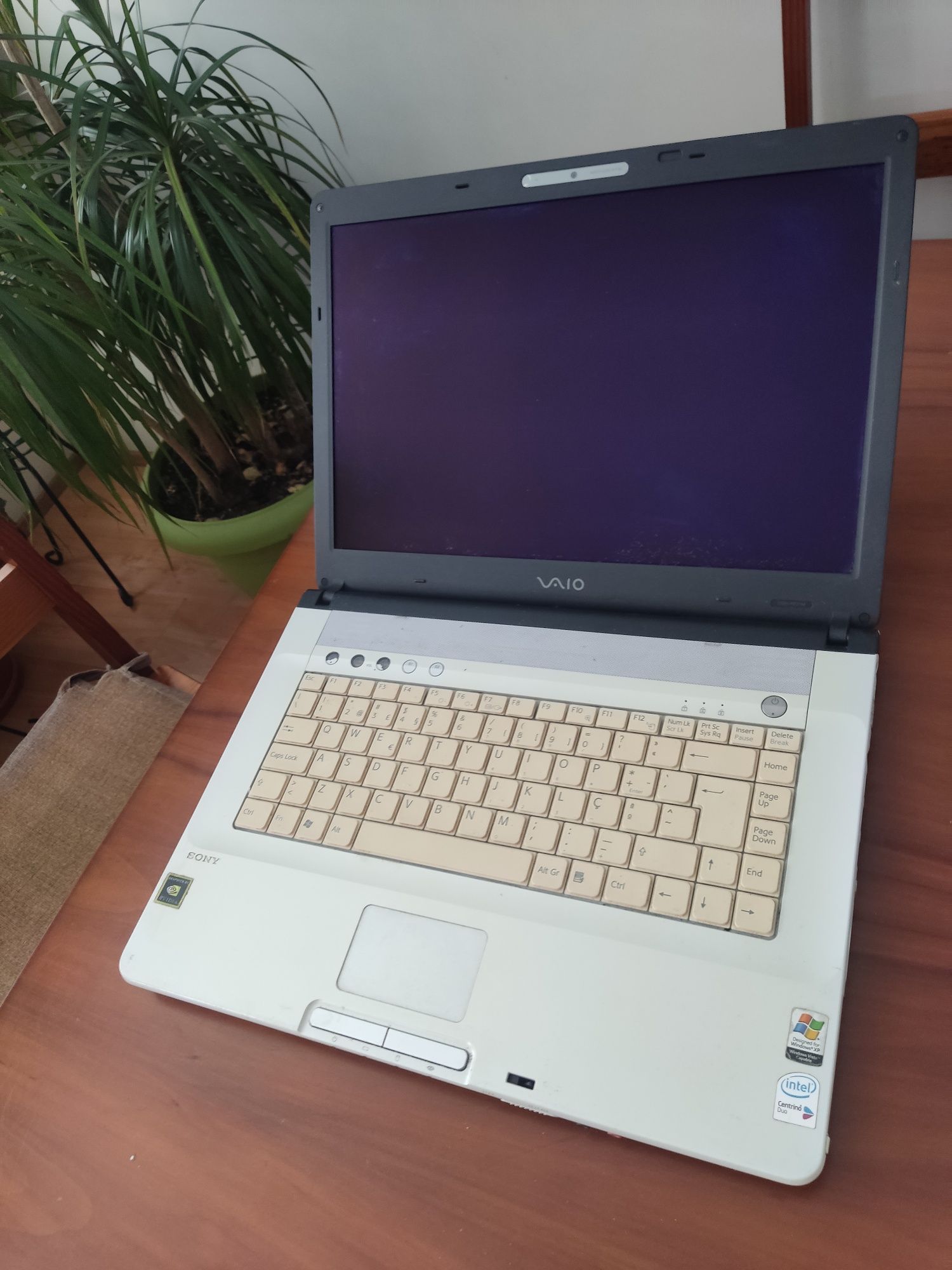 AVARIADO Computador portátil Sony PCG-7N1M sem disco, bateria nem carr