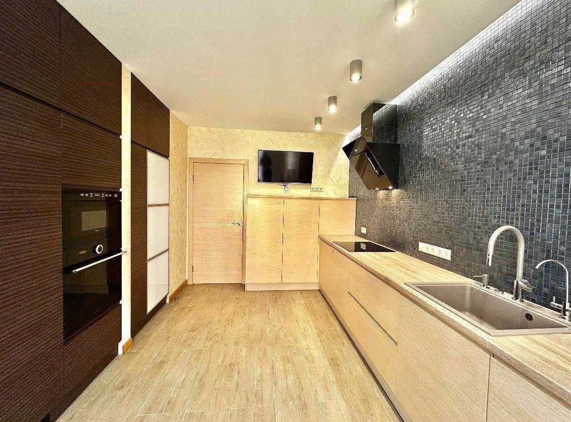 Продам 3-х кімн. кв-ру , ЖК Комфорт Таун, вул. Регенераторна 4 :
