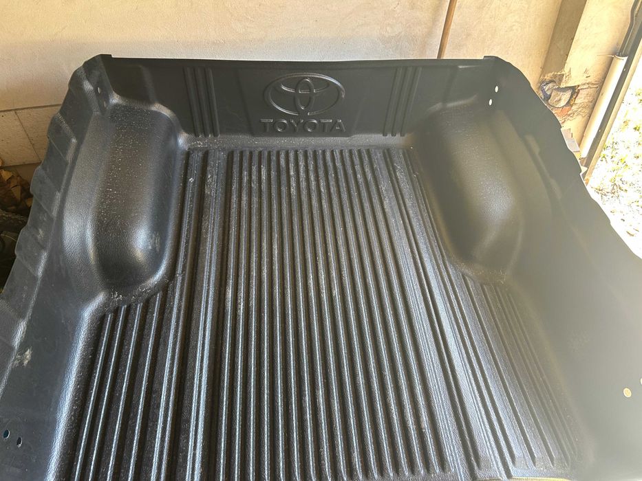 Wanna / wykładzina / kuweta / osłona paki Toyota Hilux REVO