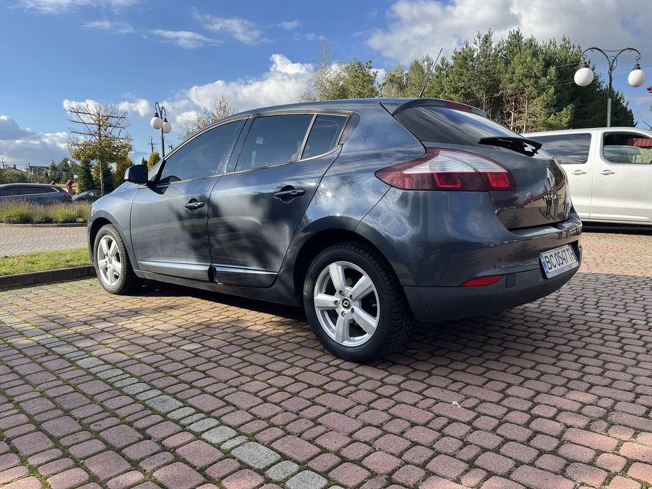 Продаю рено меган 3 2015 року 1.5 дизель коборка робот