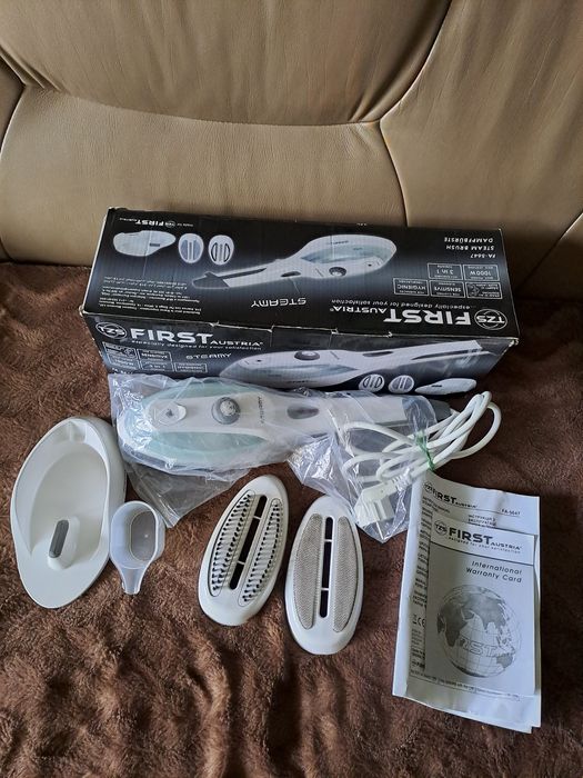 Jak Nowa ręczna szczotka parowa FIRST do ubrań. Moc 1000W.