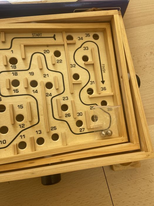 Jogo de labirinto para crianças - novo