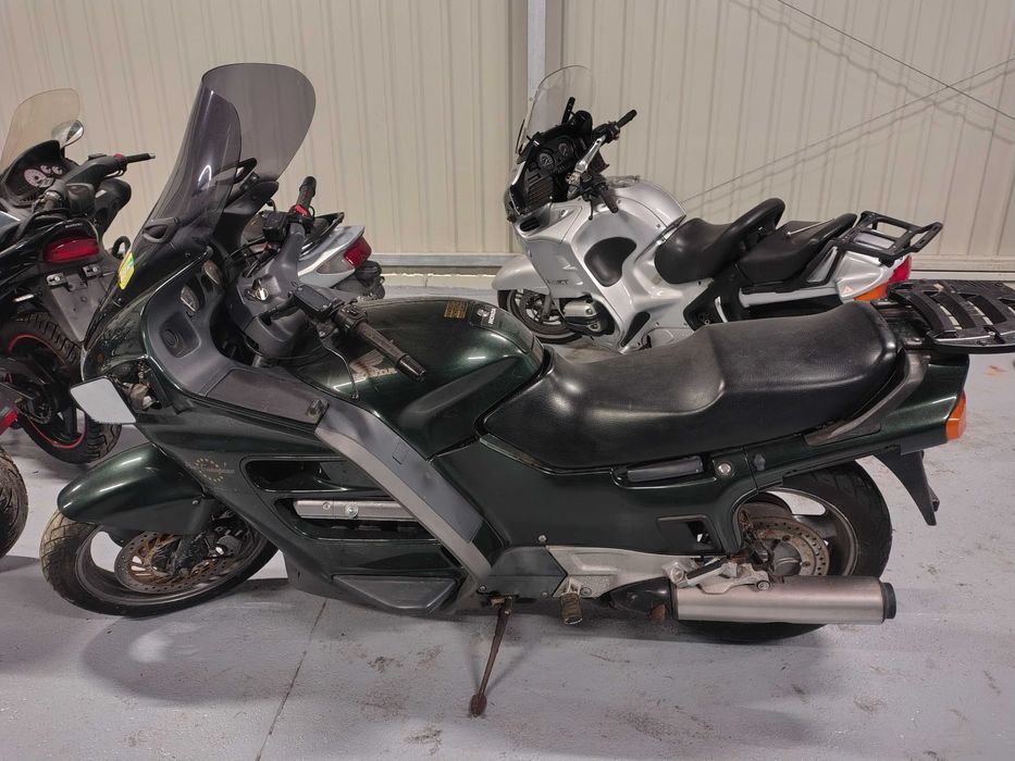 Honda St 1100 Pan European na części. Na poszczególne części.