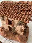 Escultura cerâmica casa antiga