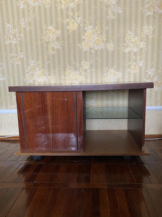 Журнальний столик