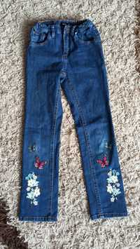 Jeansy dla dziewczynki Reserved 128 cm. Spodenki dla dziewczynki