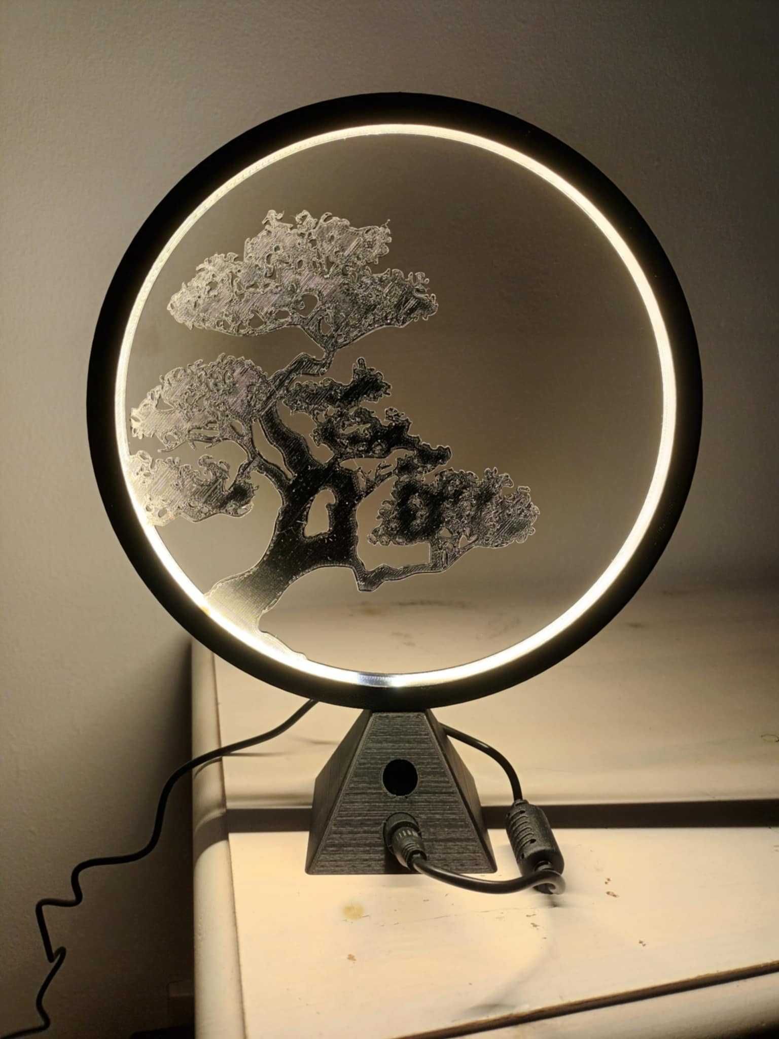 Lampka LED w kształcie okręgu z motywem drzewa bonsai