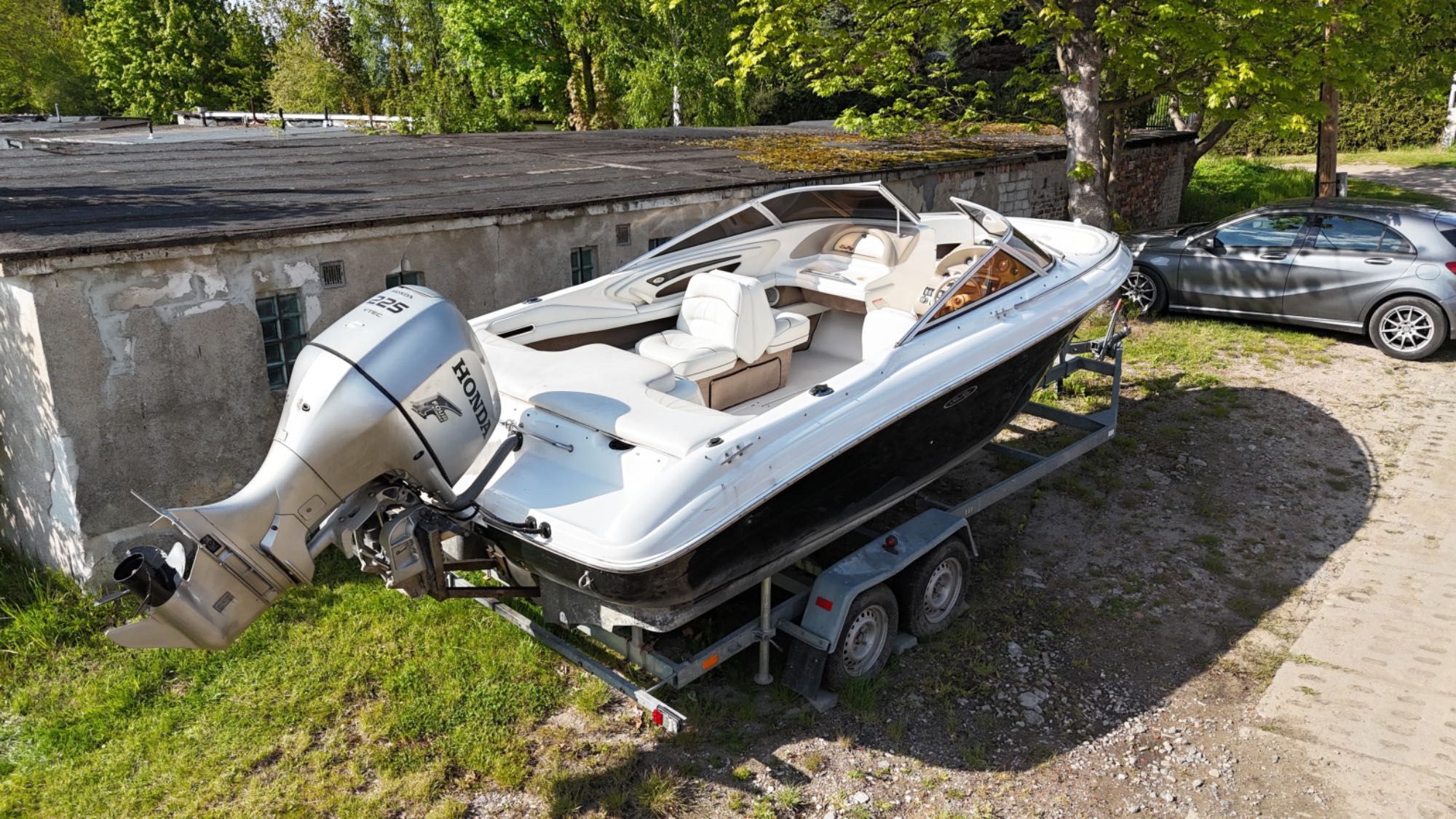 Łódź motorowa SEA RAY 210 Bowrider z silnikiem Honda 225
