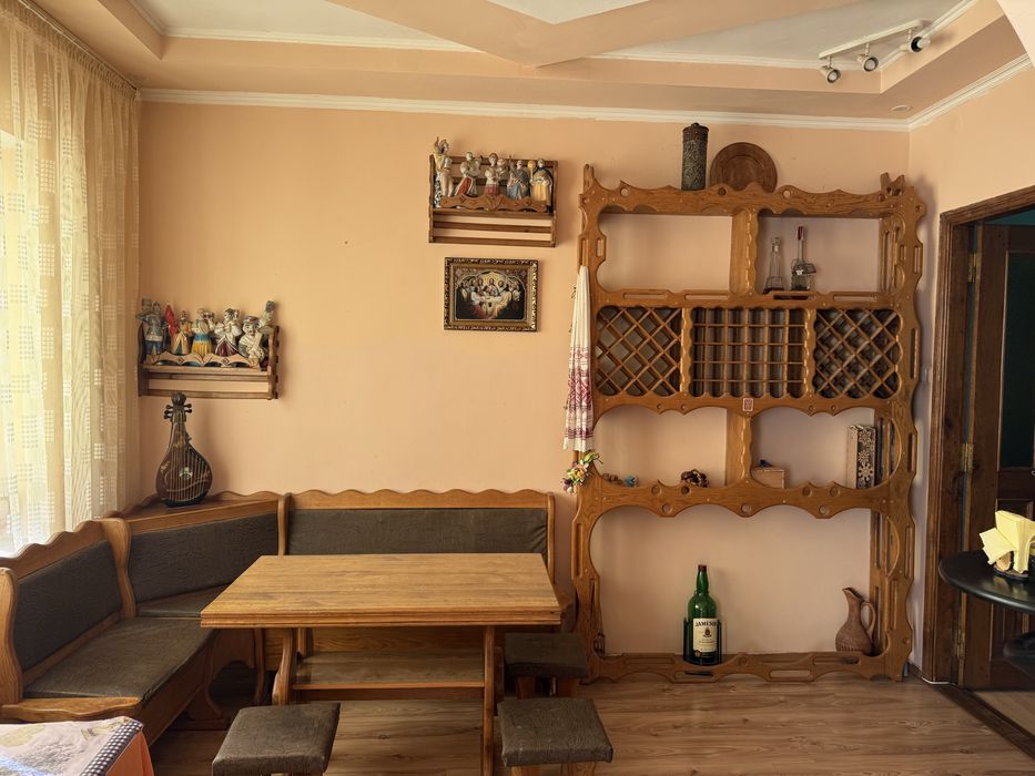 Житловий будинок поруч з річкою Південний Буг