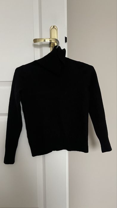 Wełniany, czarny sweter z kaszmirem, z golfem