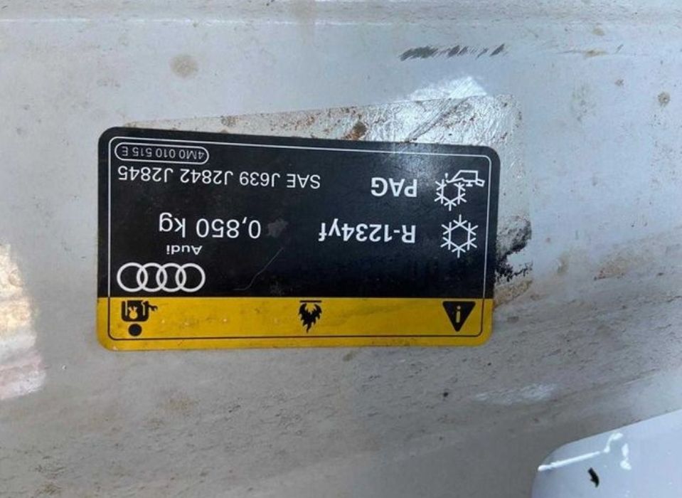 Продам капот оригинальный Ауди