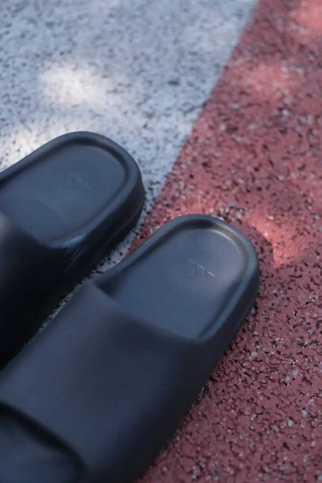 Projekt komety !Adidas Yeezy Slide Onyx R.  44