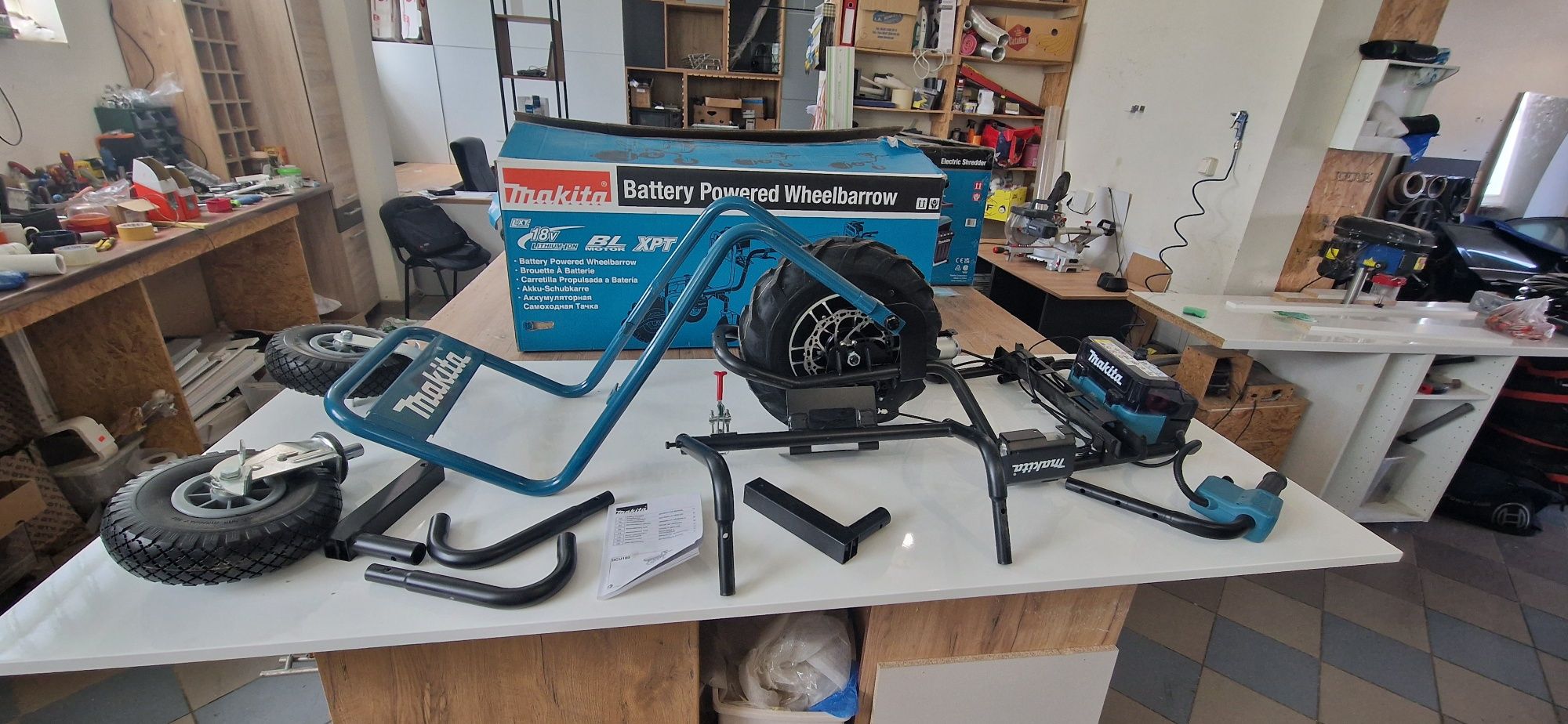 MAKITA DCU180Z  plus platforma BODY akumulatorowy wózek transportowy..