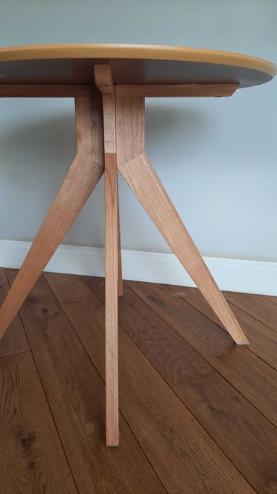 Okrągły Drewniany Stół (80 cm) Sekiz, SKLUM