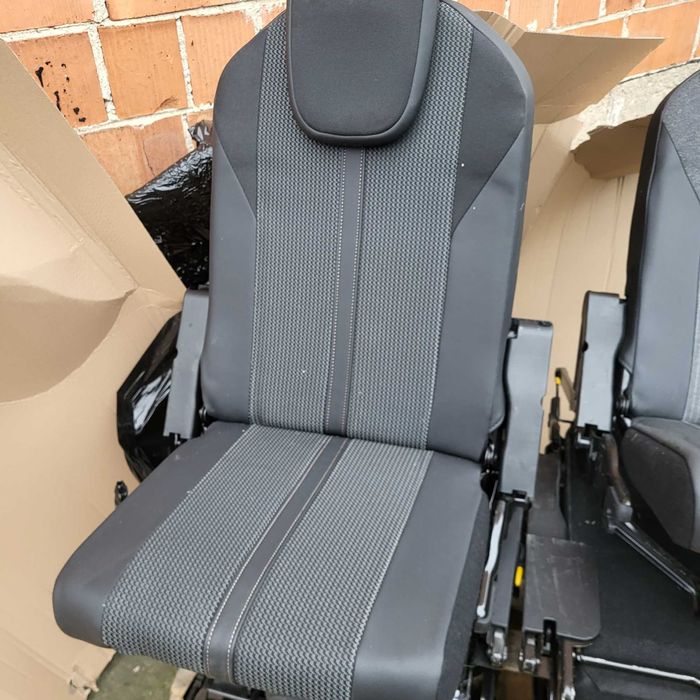 Peugeot 5008 II fotele Trzeci rząd