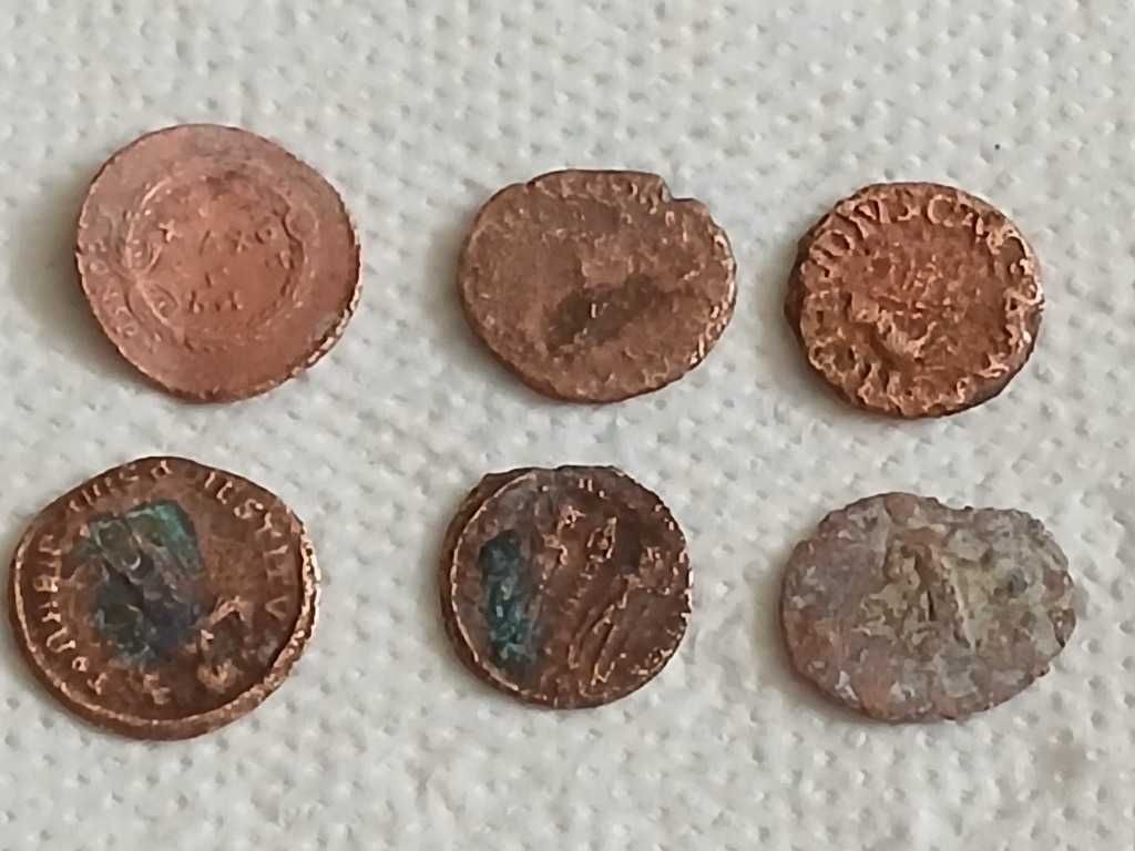 Zestaw starych monet rzymskich