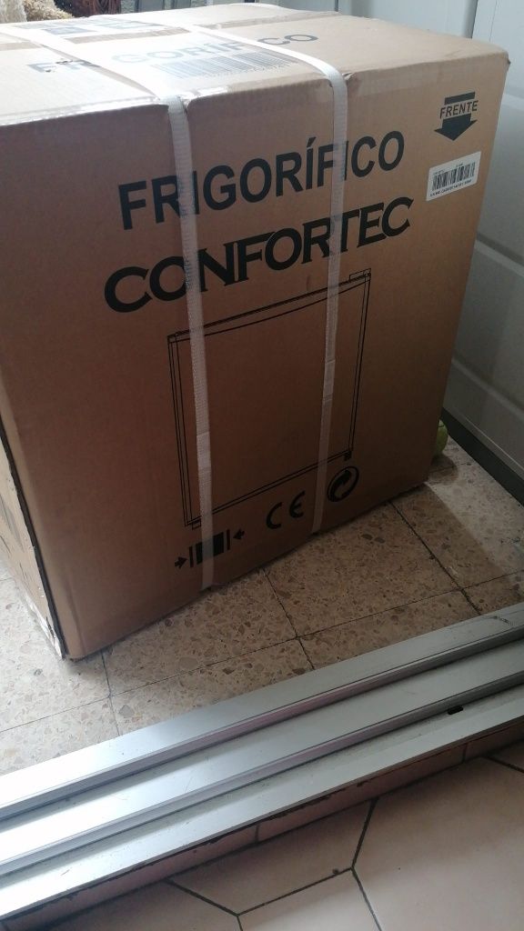 Mini Frigorífico CF65WE 43L (Branco) - NOVO a estrear