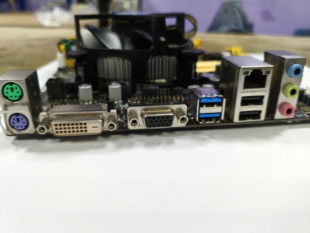 Мат плата ASUS H81M-R DDR3 16Gb i5-4590