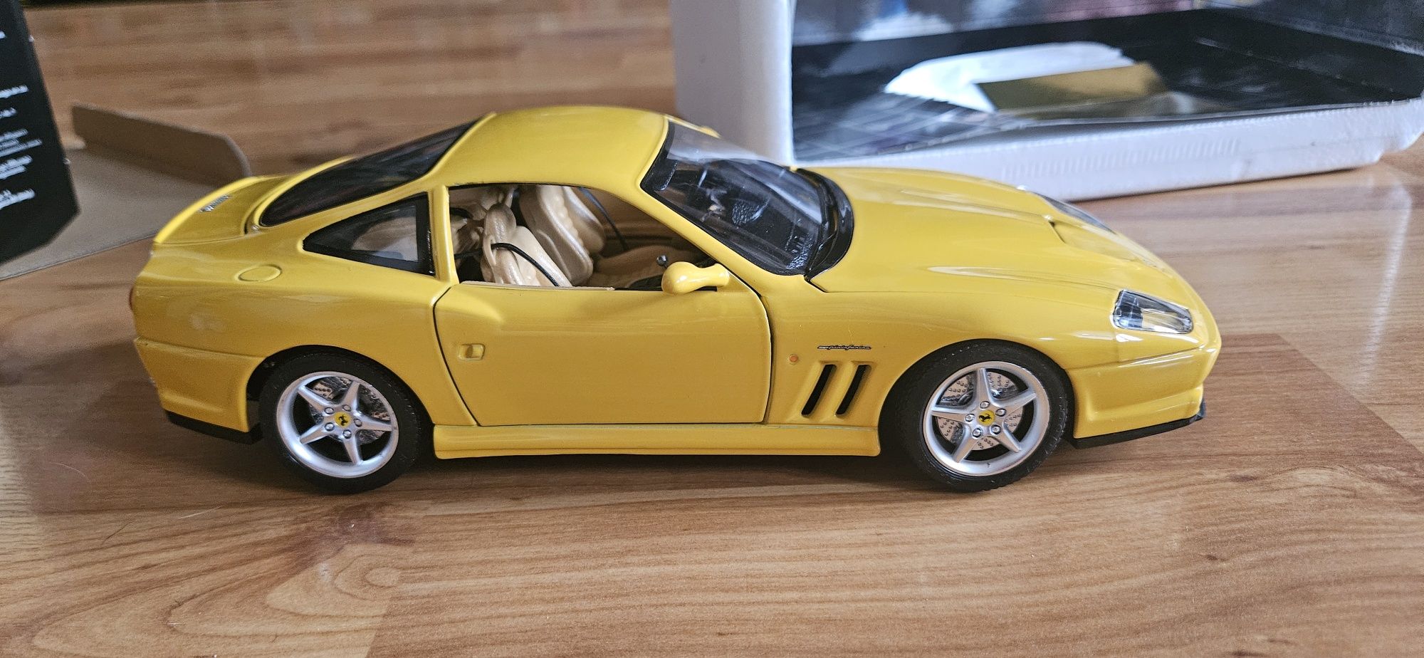 1:18 Burago Ferrari 550 Maranello