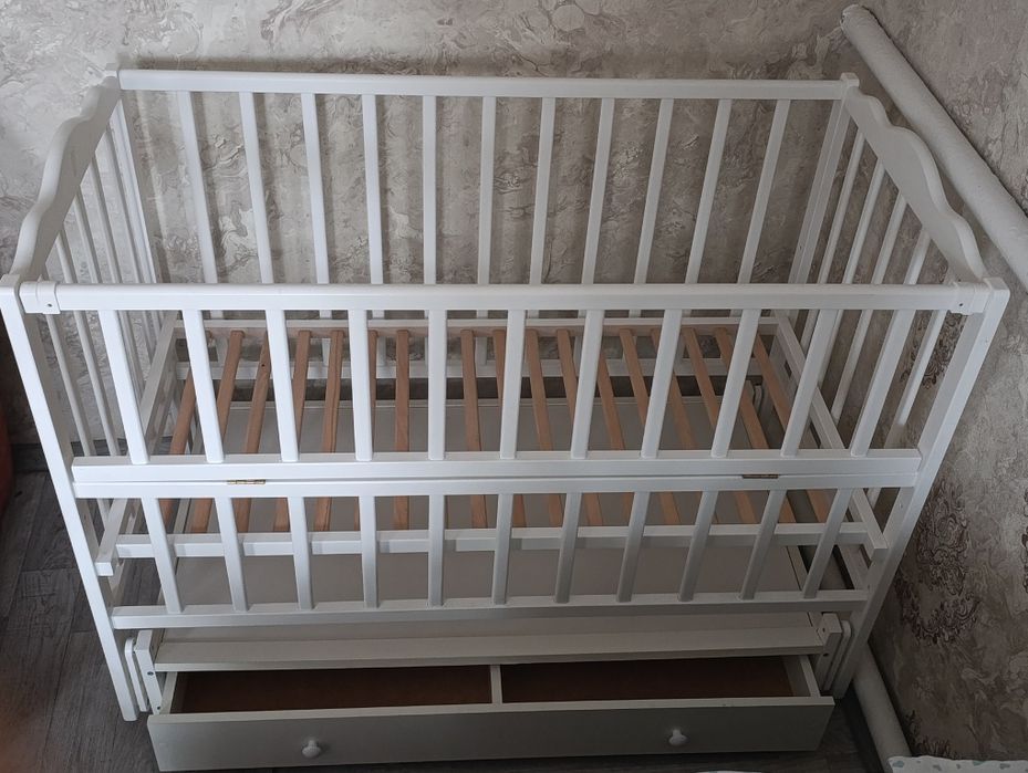 Дитяче ліжечко нове