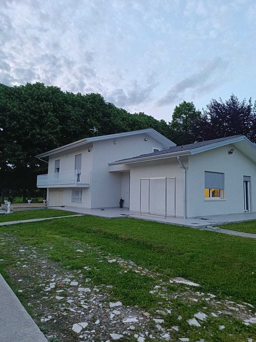 Вілла біля Падуї (Італія) — новий будинок у престижному районі Венето