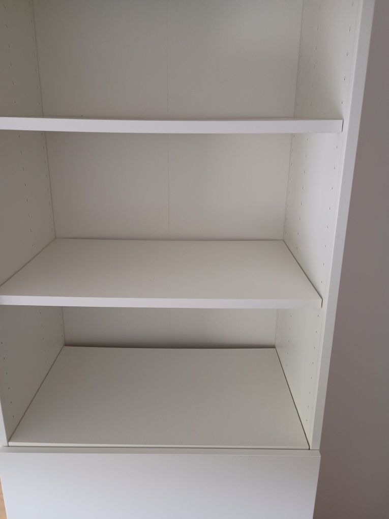 2 Móveis Besta IKEA com combinações de arrumação.b