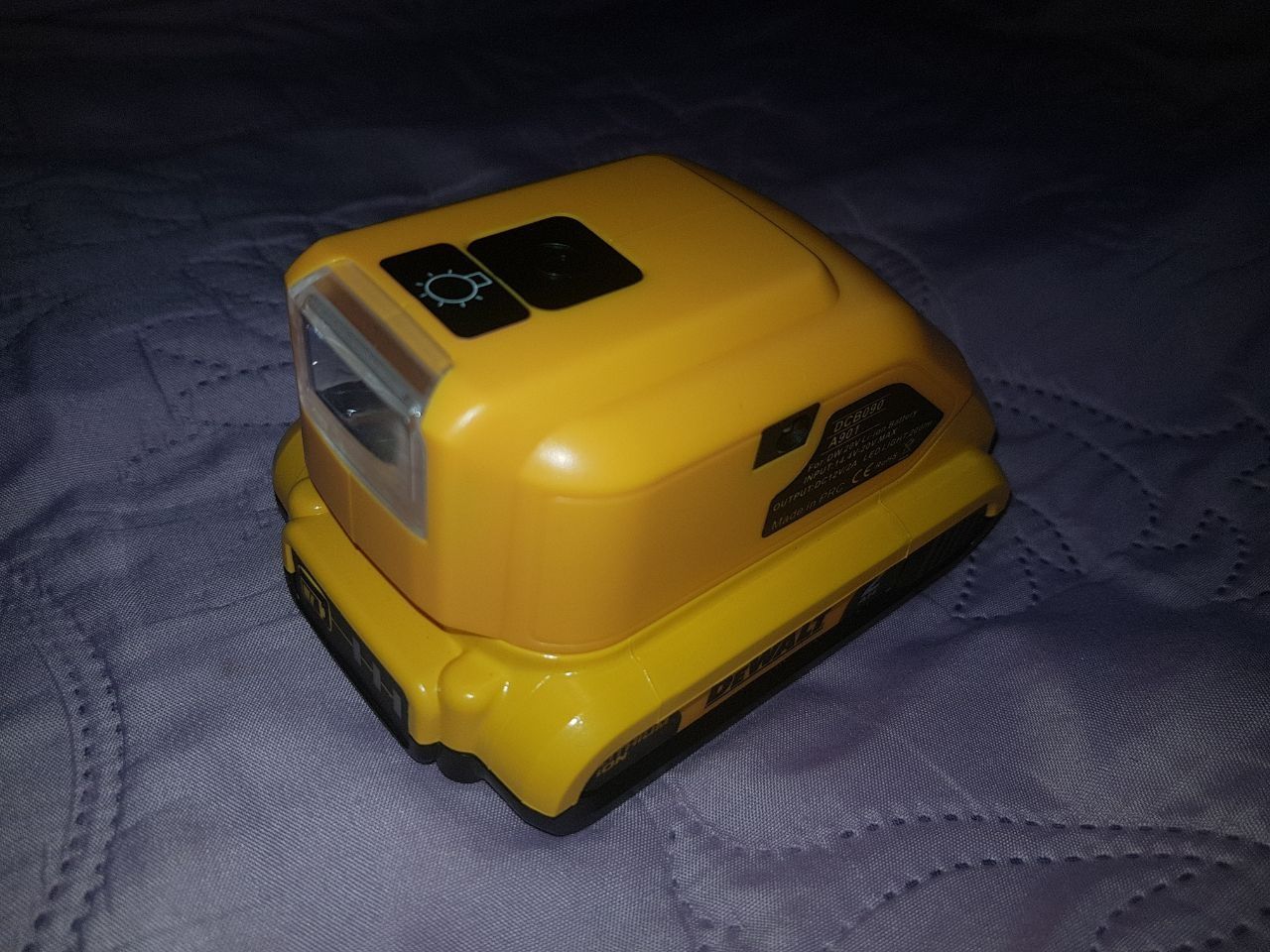Насадка - адаптер для DEWALT аккумуляторов с USB