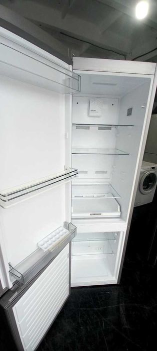 Холодильник 180×54×59см no-frost (вестфрост Швеція)