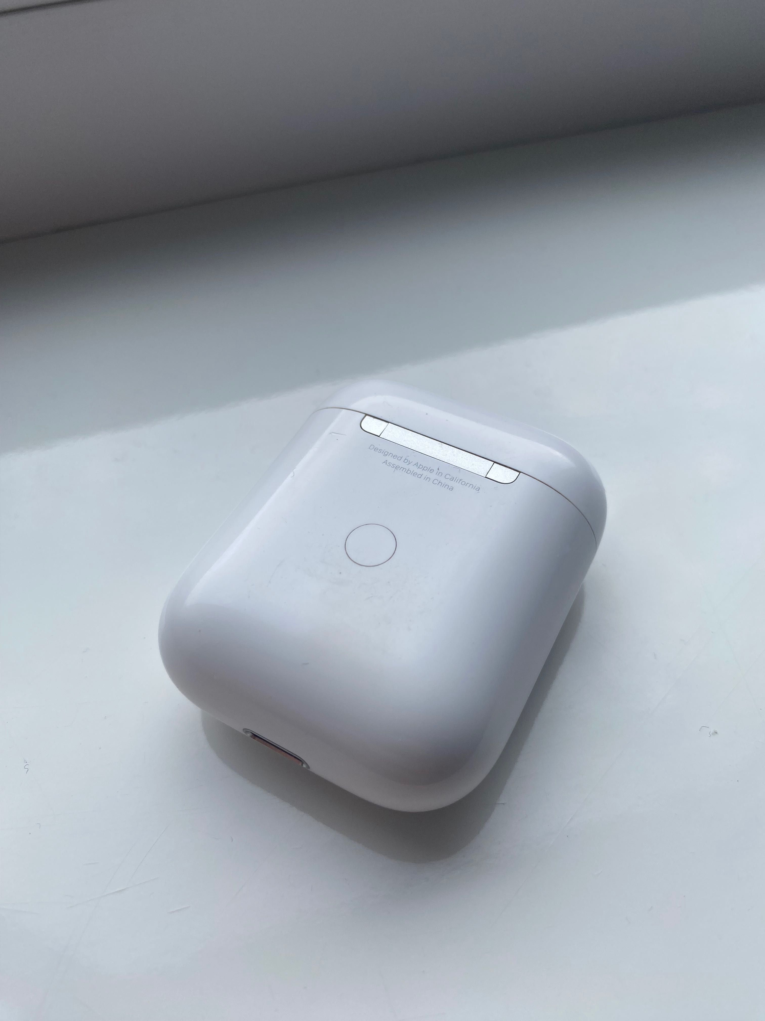 Apple AirPods 2 Wireless Charging Case (A1938)