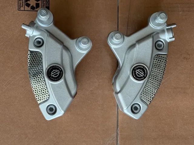 ZACISK ZACISKI HAMULCOWE PRZÓD BREMBO HARLEY TOURING CVO