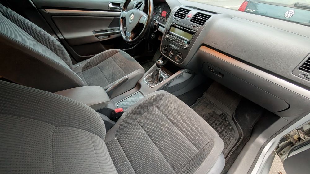 2x Golf 5 1.6 MPI + LPG  butla  w kole aż 70L  extra wersja  dobry