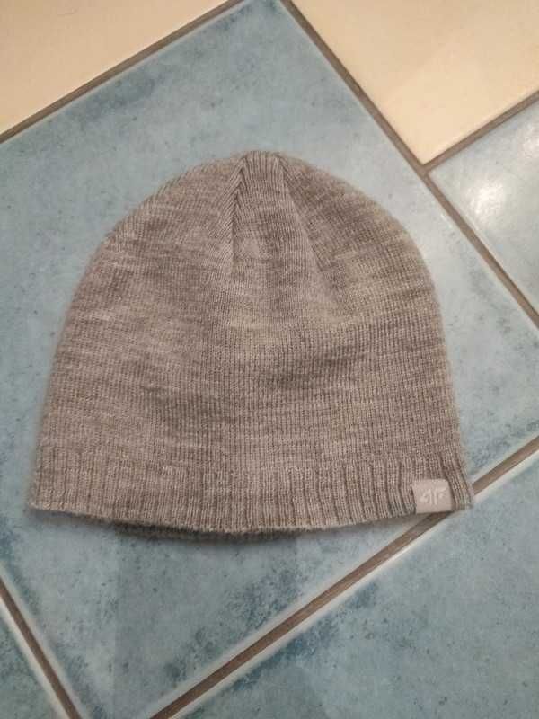 czapka damska 4F 
stan bardzo dobry