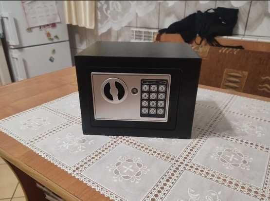 Меблевий міні сейф для дому