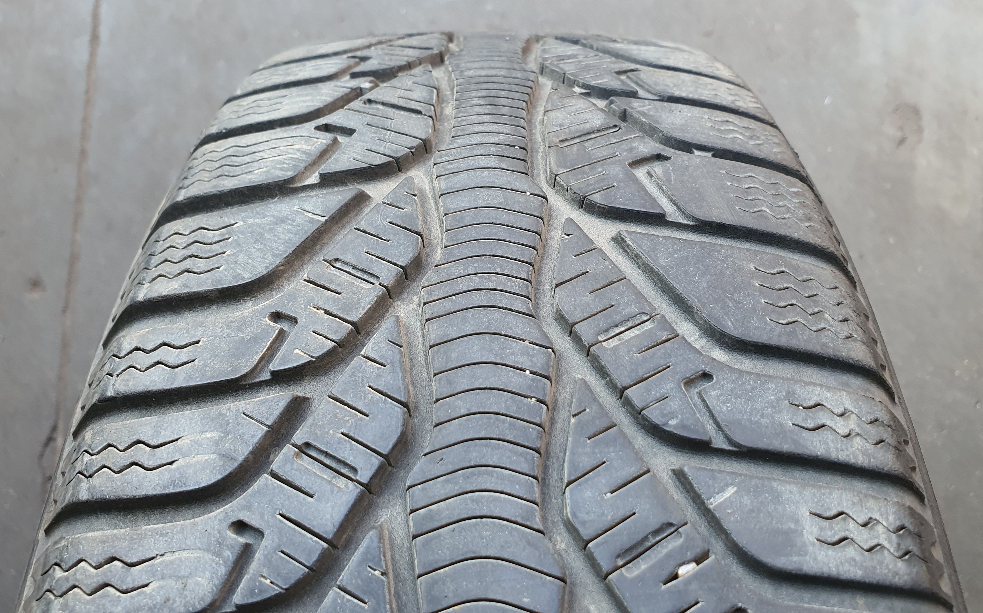 2x 185/70R14 88T Kleber Krisalp HP2 / 2x 5,5-5mm [84]