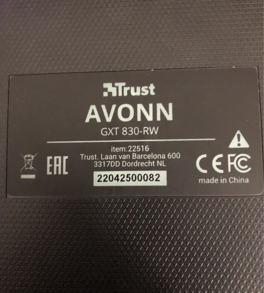 Teclado Gaming Trust GXT 830-RW Avonn - Layout PT