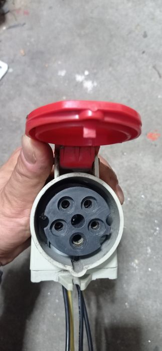 Gniazdo na siłę IP44, 16A, 400V