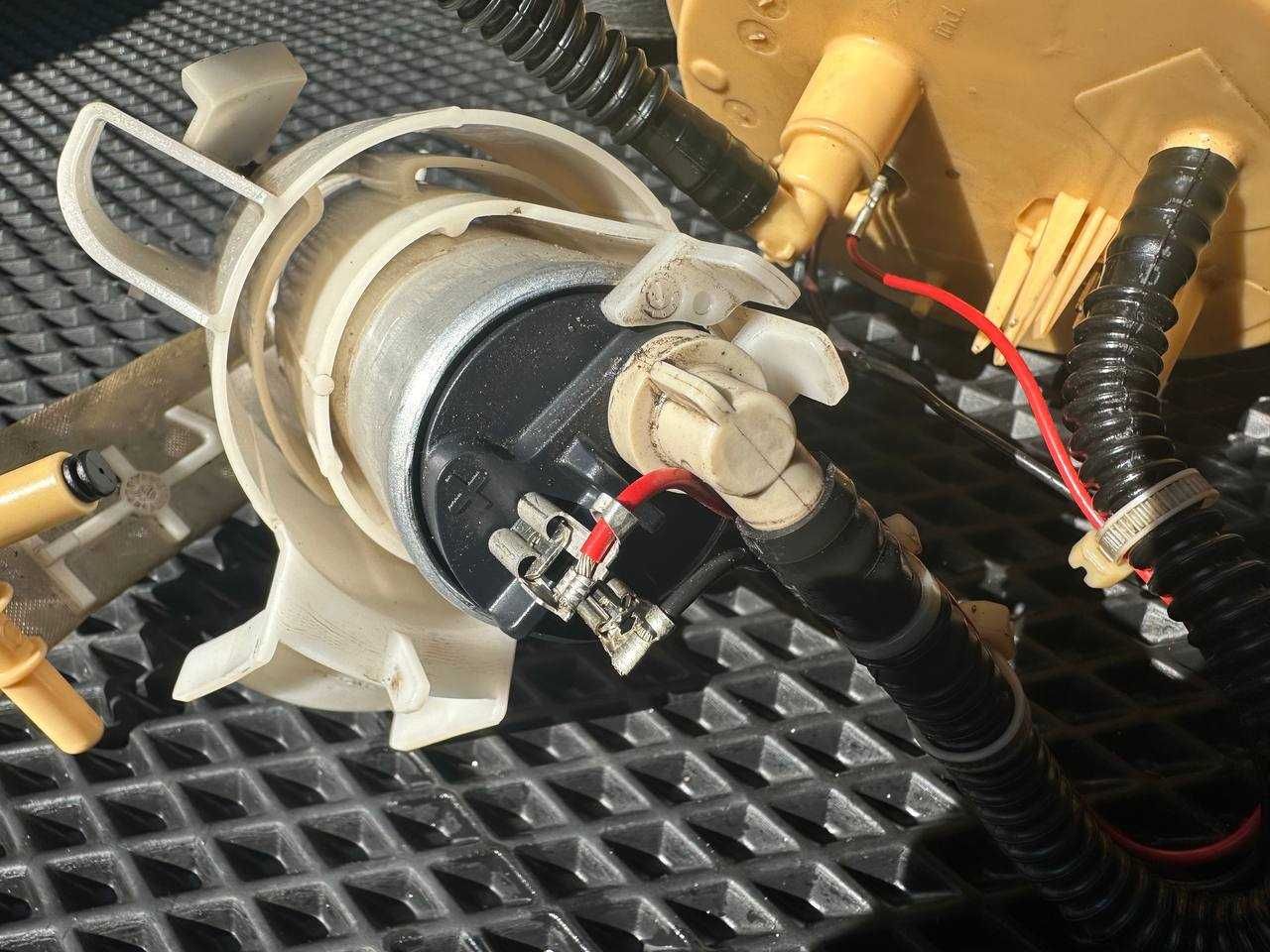Топливний насос BMW F10 F11 F15 F30 7217065 Ф10 Ф11 Ф15 Ф30