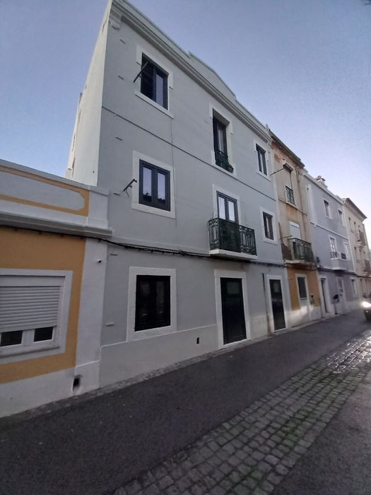Apartamento num 2° andar T2+1 (sótão)