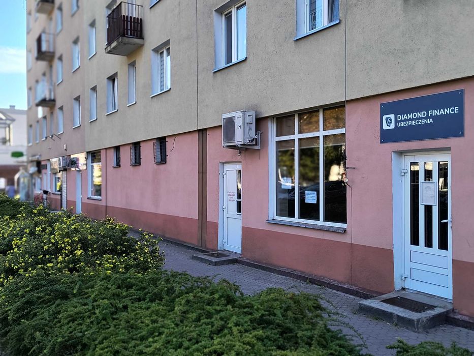 Sprzedam lokal (BEZ POŚREDNIKÓW) handlowo/usługowy - centrum Złotowa