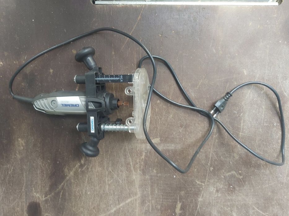 Sprzedam mała szlifierke dremel 300