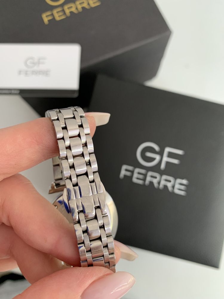 Женские часы GF Ferre