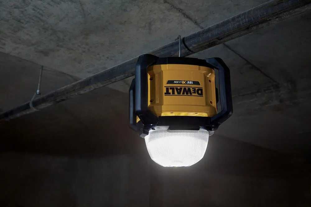 DeWALT DCL074 \ Фонарь светодиодный аккумуляторный \ 5000 лм