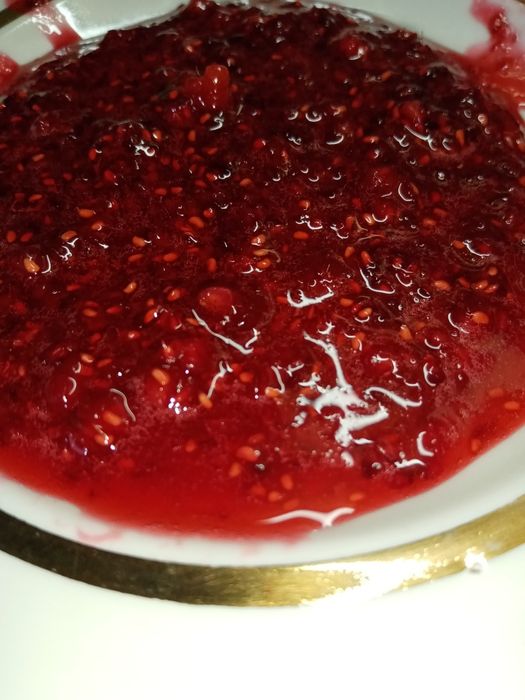 Варенье с малины, черной смородины сырое с сахаром