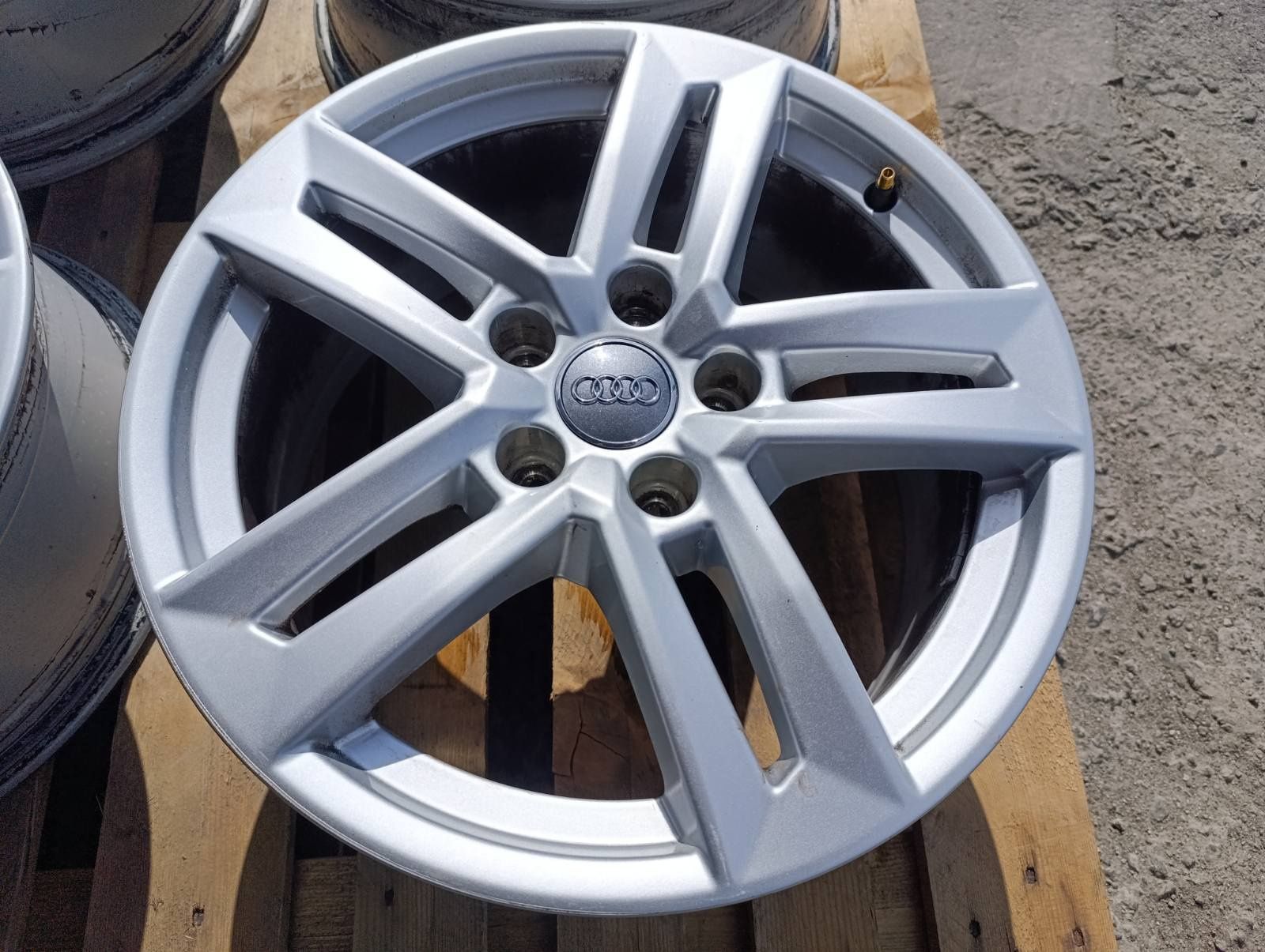 Оригінальні легкосплавні диски Audi 5x112 R17