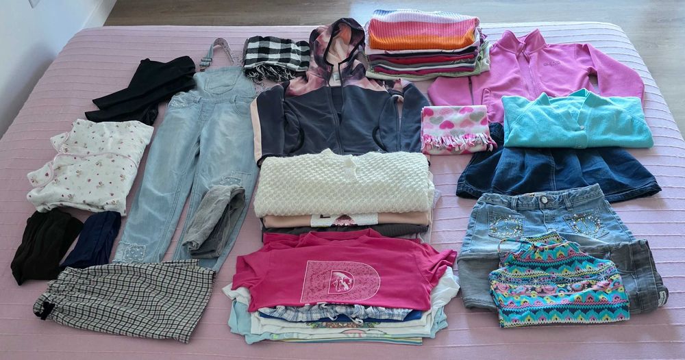 Vendemos várias peças de roupa de criança da nossa Netinha