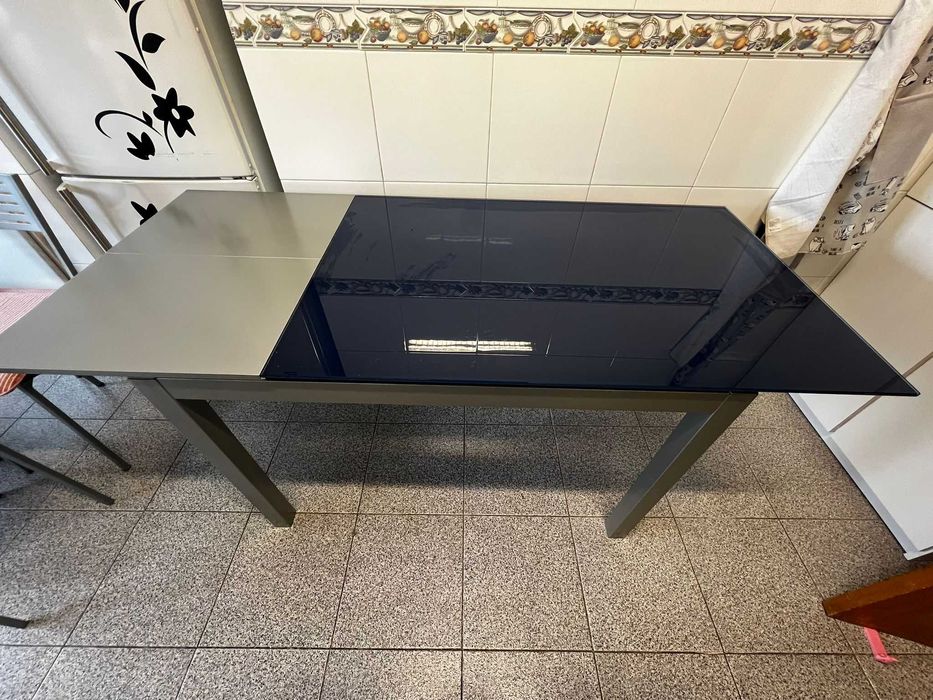 Mesa cozinha em vidro + 3 cadeiras e 1 banco