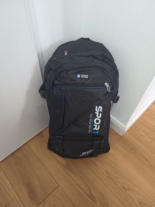 Duży plecak turystyczny, w góry, regulowany 70 L, trekkingowy, lekki,