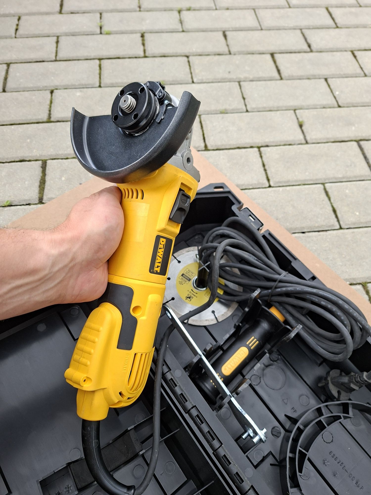 Nowa szlifierka kątowa 125mm DeWalt 1200W kufer tarcza diamentowa
