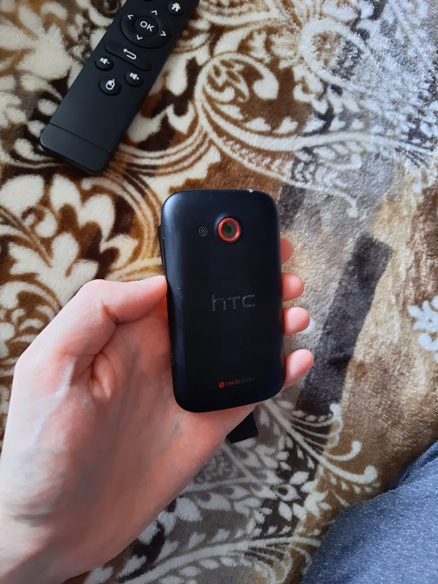 Телефон HTC Desire C